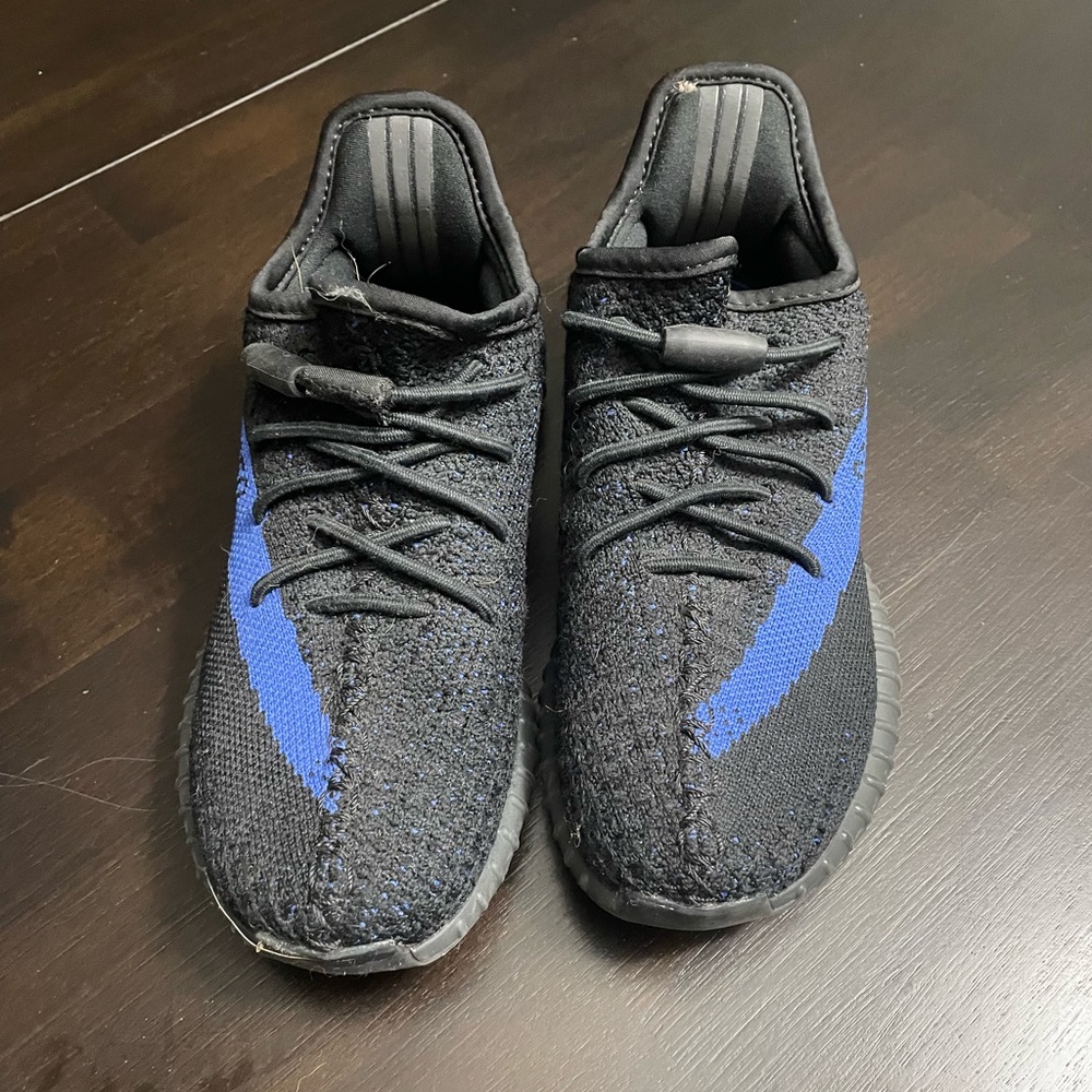 Little kids size 1 1/2 adidas Yeezy Boost 350 V2 dazzling blue